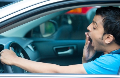 Kinh nghiệm lái xe: Cách hết buồn ngủ khi lái xe